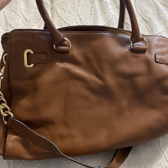 Michael Kors Leather Handle Bag, gold hardware, shoulder strap matching wallet! - Picture 4 of 6